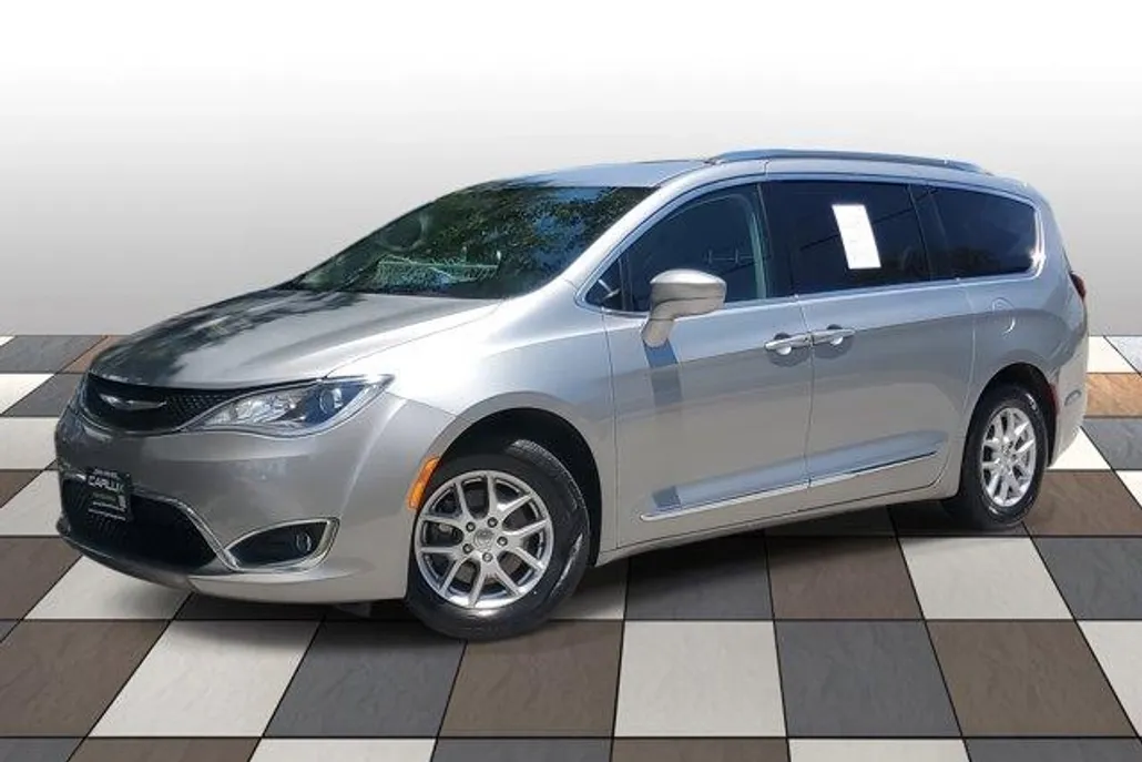 2020 Chrysler Pacifica Touring L photo 1