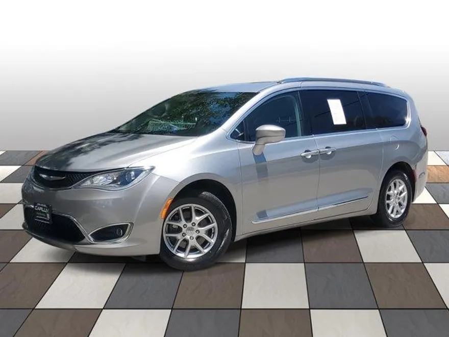 2020 Chrysler Pacifica Touring L photo 1