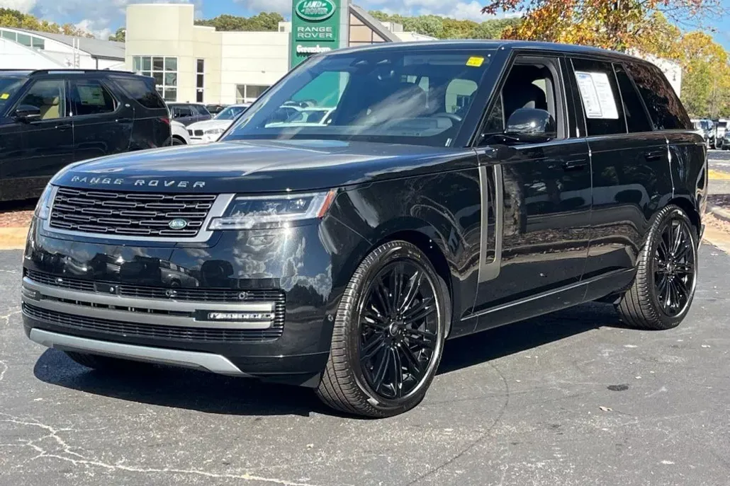 2024 Land Rover Range Rover SE photo 1