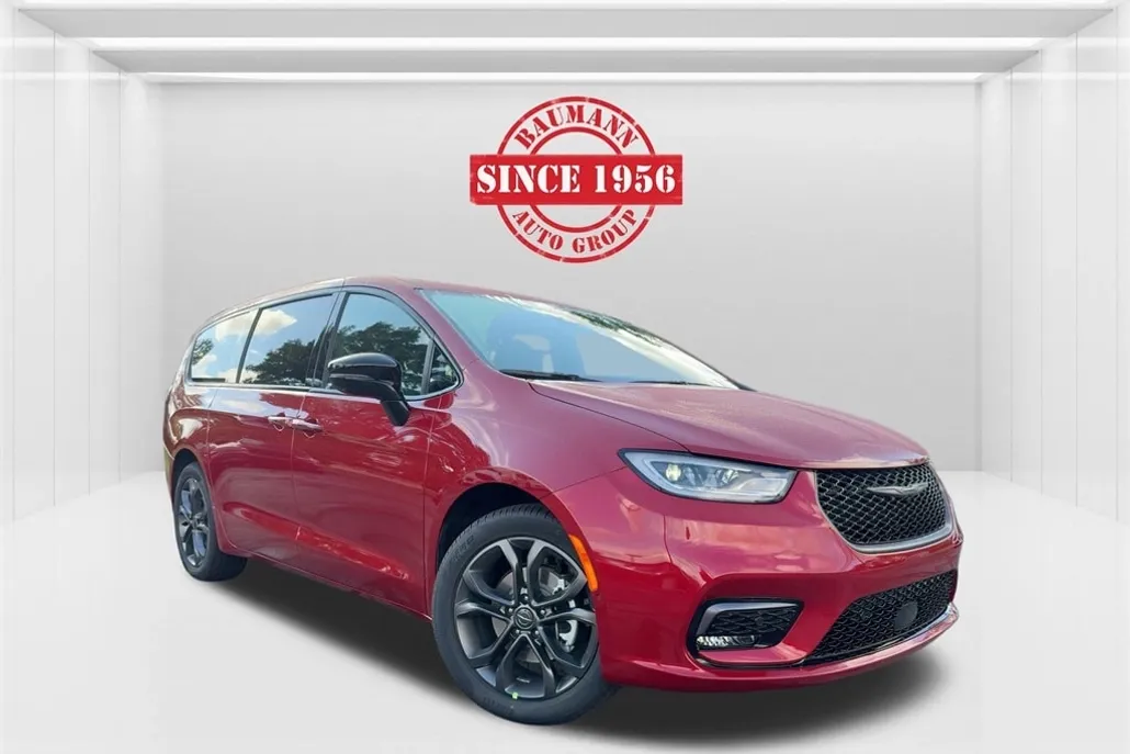 2026 Chrysler Pacifica photo 1