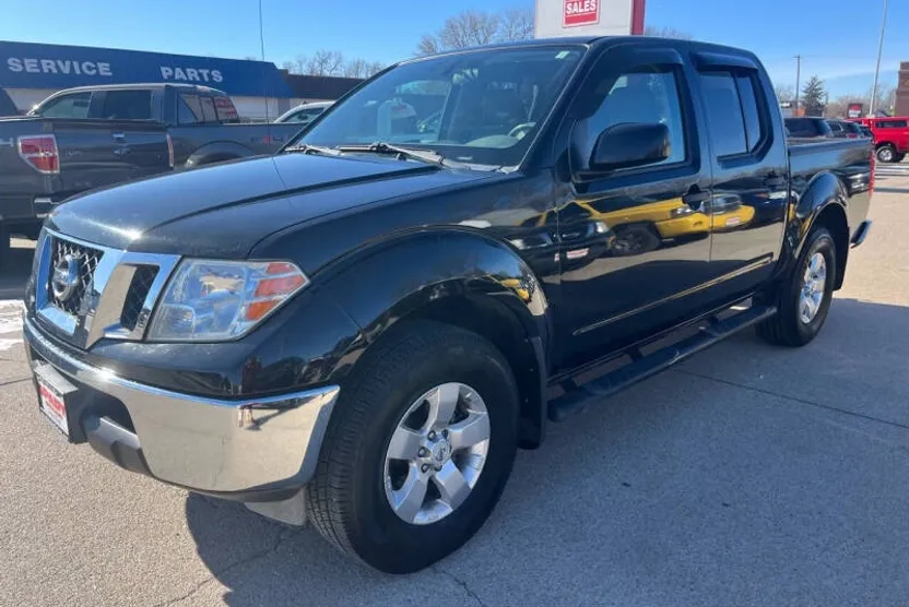 2011 Nissan Frontier SV photo 1