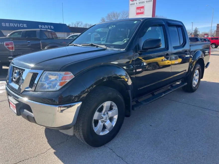 2011 Nissan Frontier SV photo 1