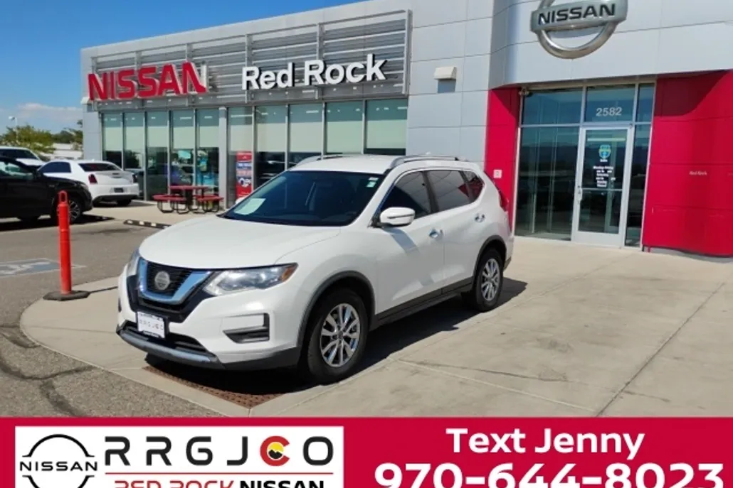2018 Nissan Rogue SV photo 1
