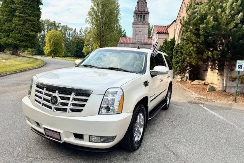 2007 Cadillac Escalade Luxury photo 1