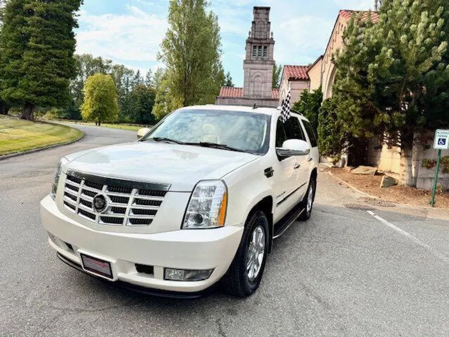2007 Cadillac Escalade Luxury photo 1