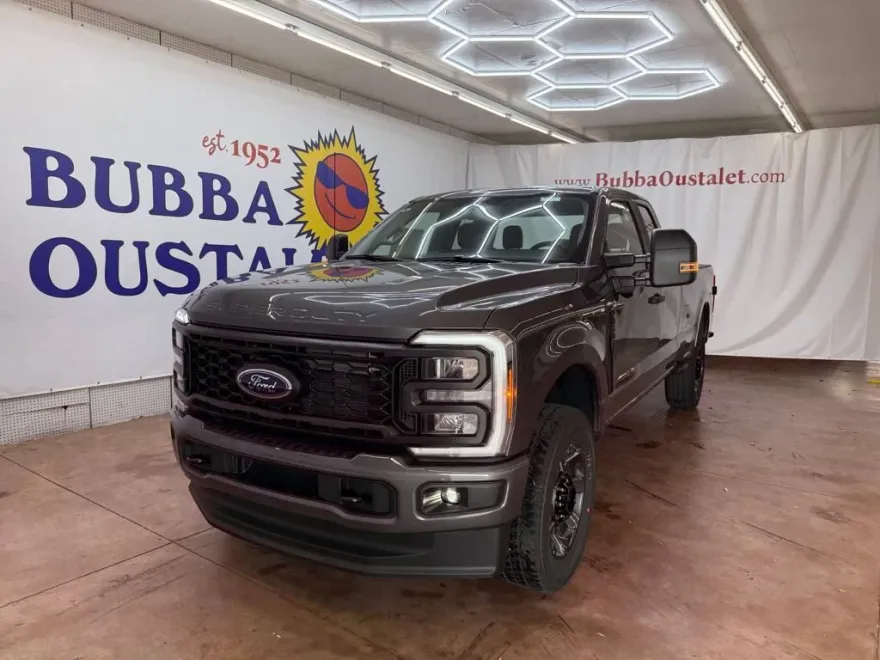 2025 Ford F-350 photo 1