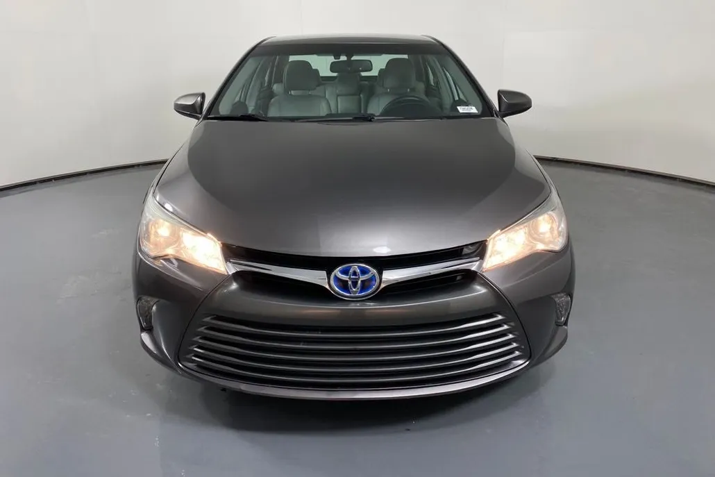 2016 Toyota Camry Hybrid XLE photo 1