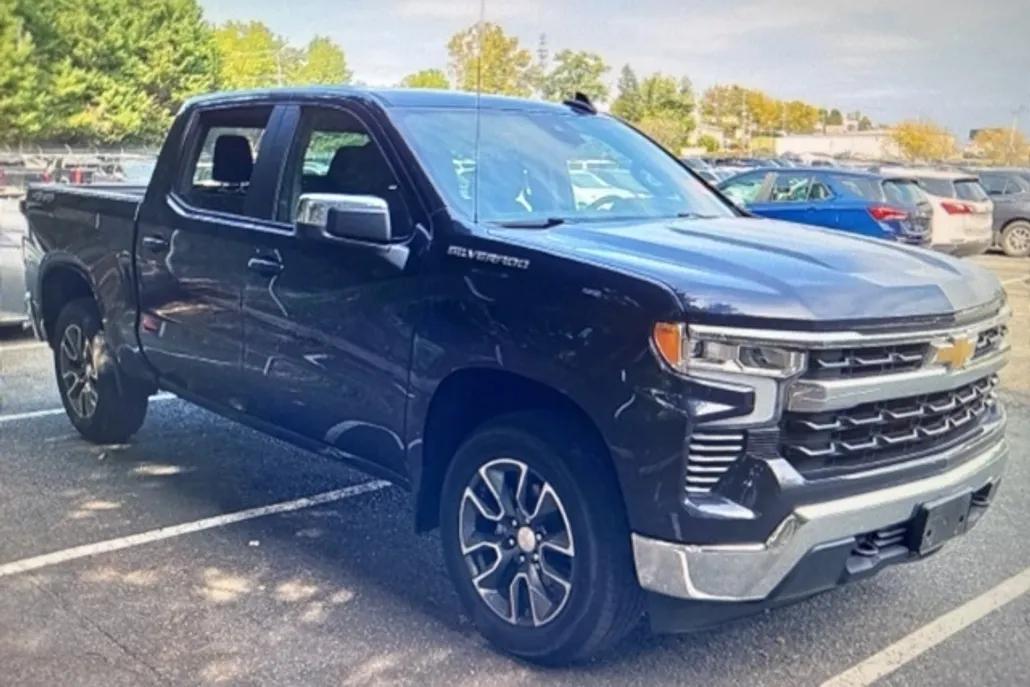 2022 Chevrolet Silverado 1500 LT photo 1