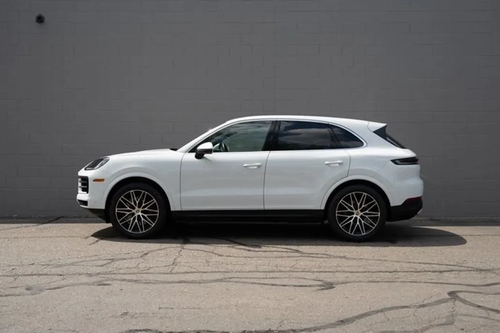 2024 Porsche Cayenne Base photo 1