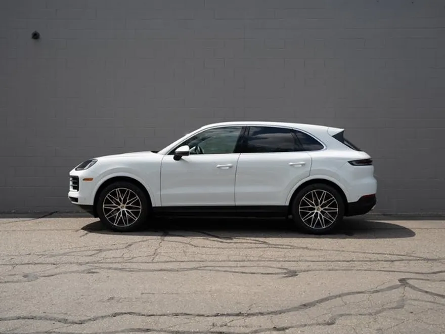 2024 Porsche Cayenne Base photo 1