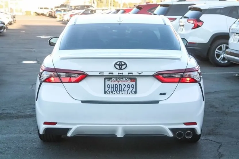 2023 Toyota Camry SE photo 1