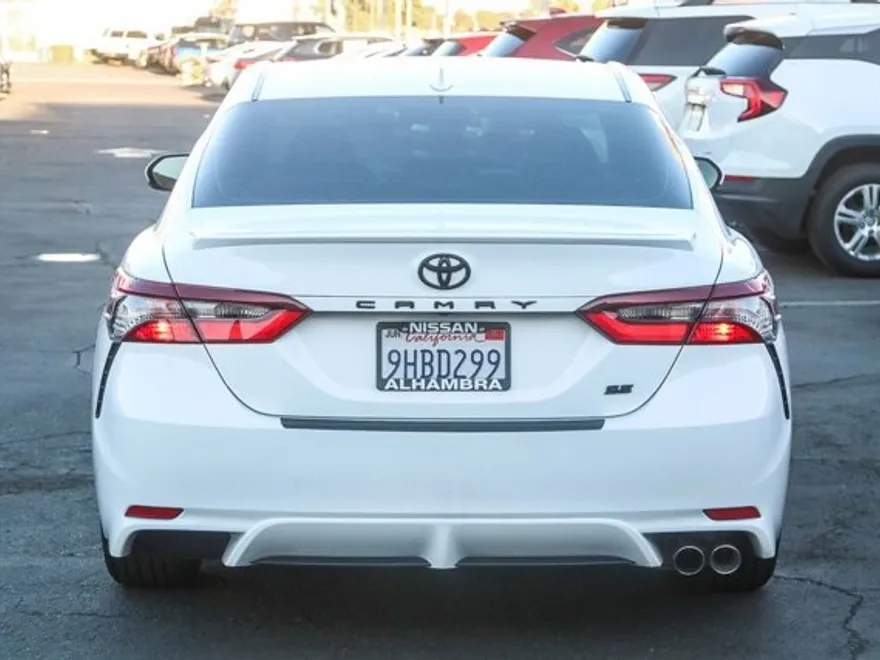 2023 Toyota Camry SE photo 1