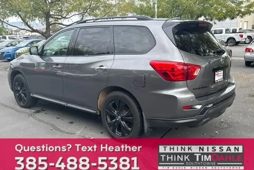 2018 Nissan Pathfinder SL photo 1