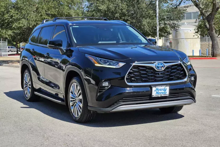 2024 Toyota Highlander Platinum photo 1