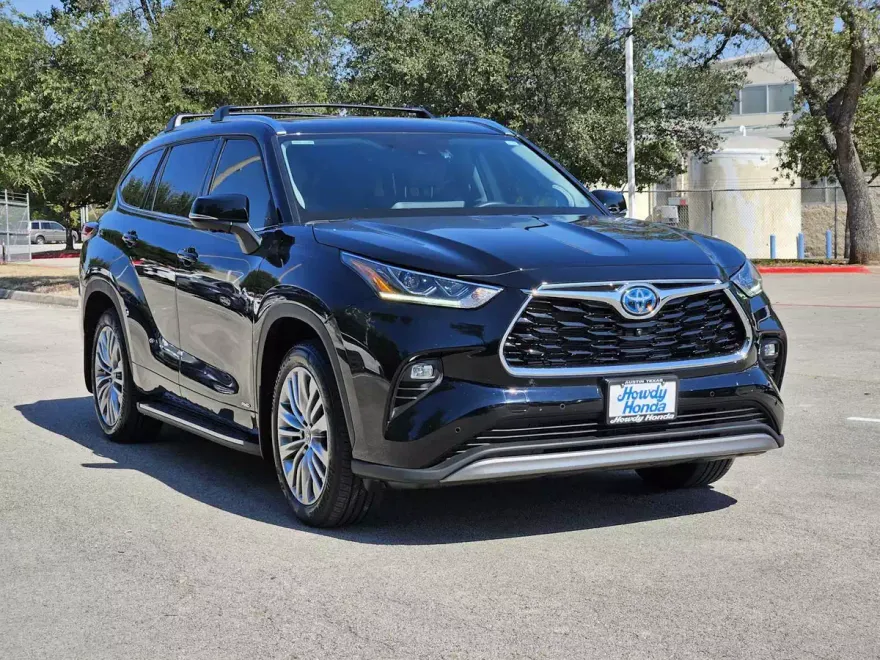 2024 Toyota Highlander Platinum photo 1