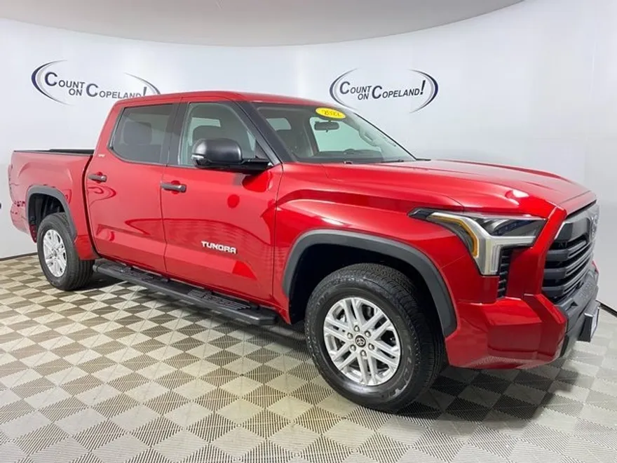 2022 Toyota Tundra SR5 photo 1