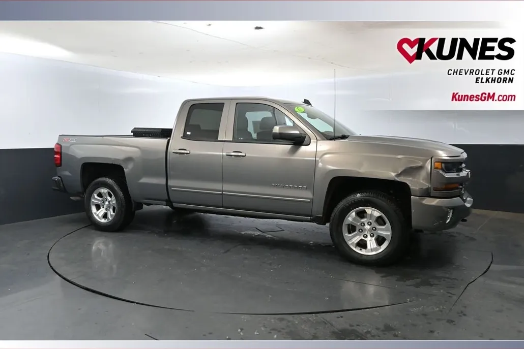 2017 Chevrolet Silverado 1500 LT2 photo 1