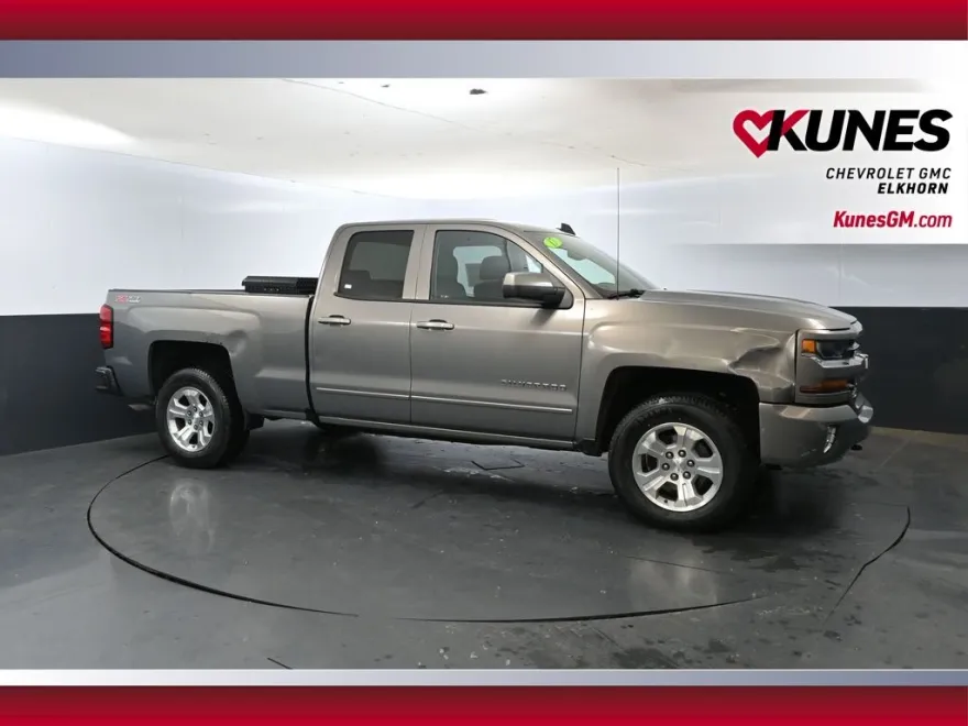 2017 Chevrolet Silverado 1500 LT2 photo 1