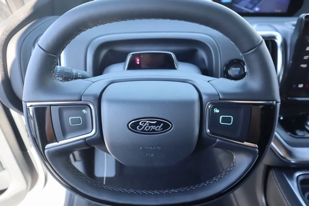 2025 Ford Expedition Platinum photo 1