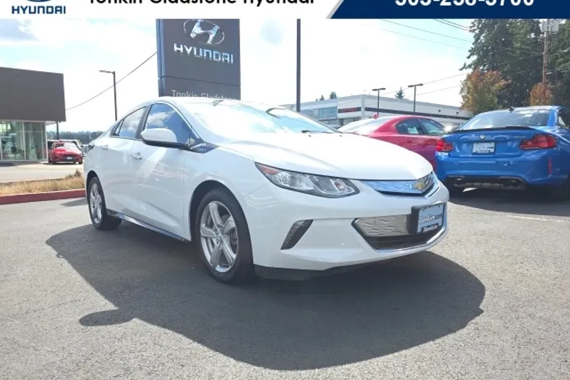 2018 Chevrolet Volt LT photo 1
