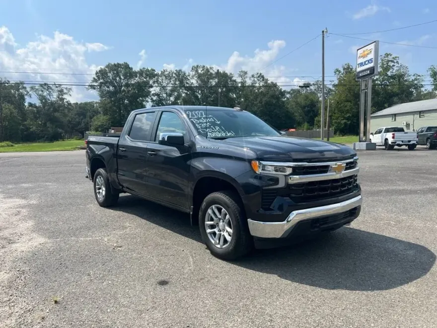 2022 Chevrolet Silverado 1500 LT photo 1
