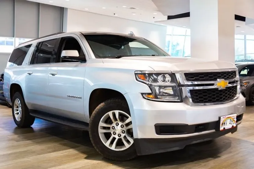 2019 Chevrolet Suburban LT photo 1
