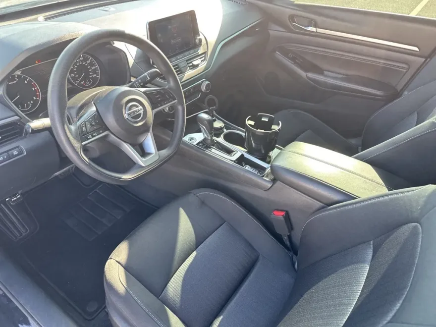 2021 Nissan Altima 2.5 SV photo 1