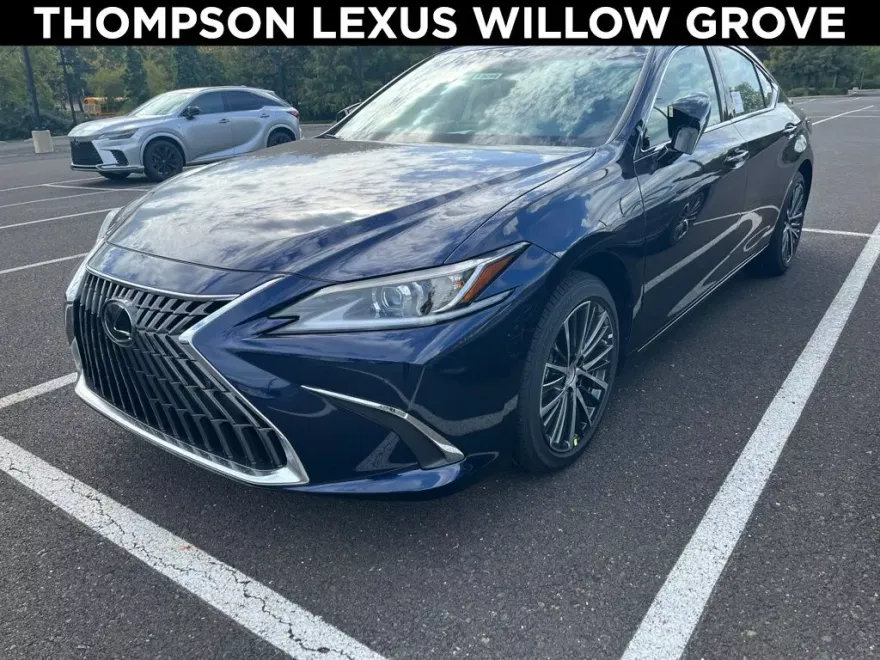 2025 Lexus ES 300h photo 1
