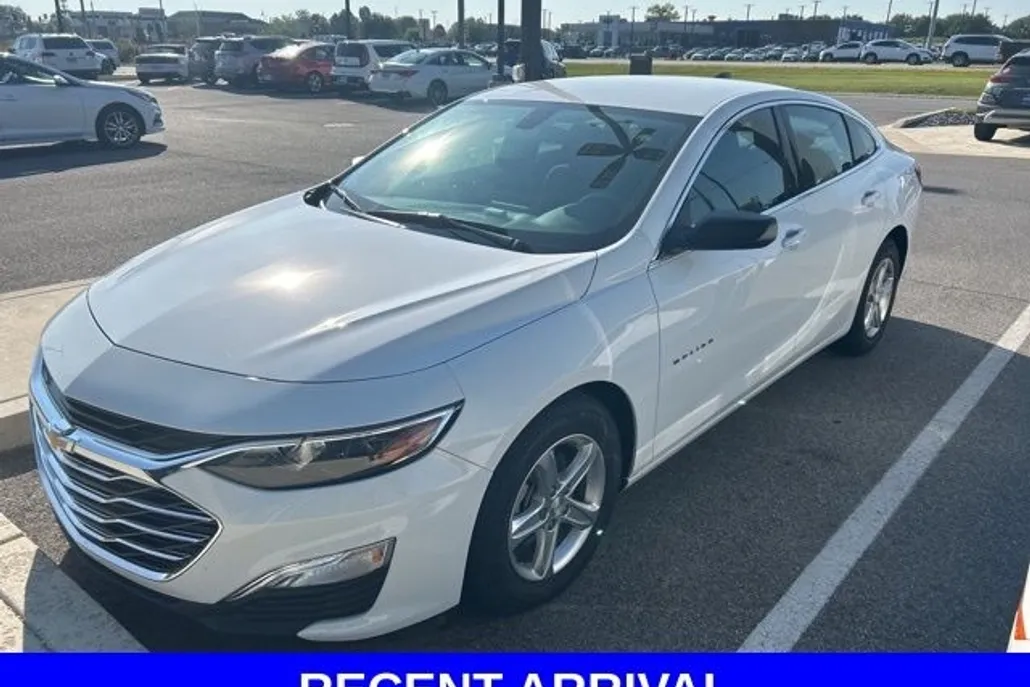 2022 Chevrolet Malibu photo 1