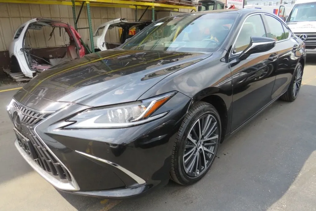 2025 Lexus ES 350 photo 1