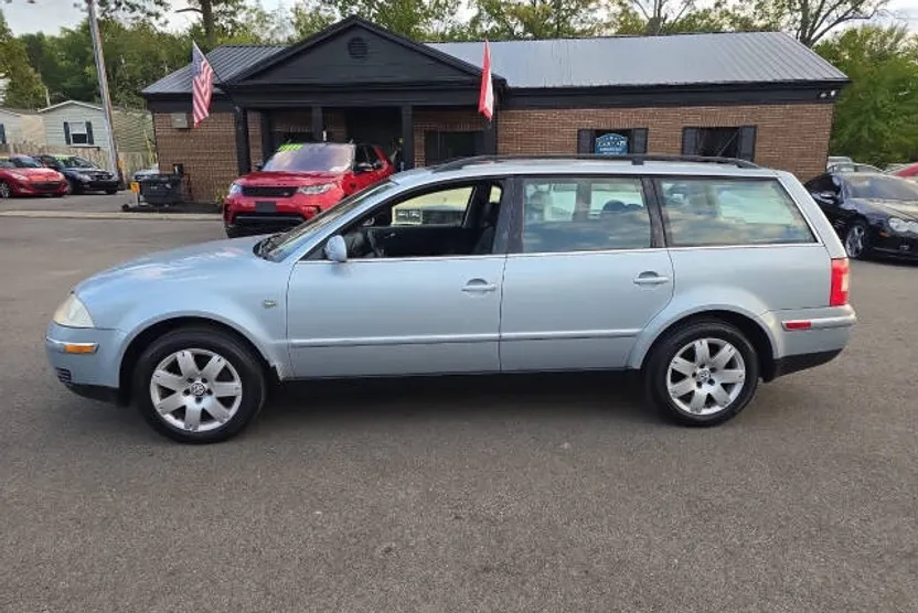 2001 Volkswagen Passat GLX V6 photo 1