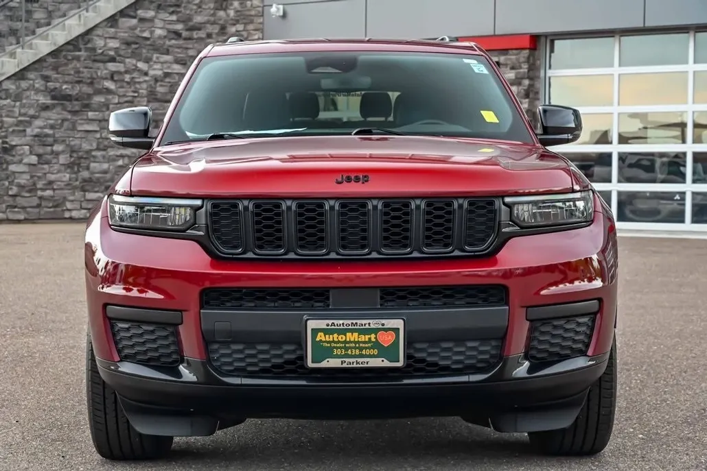 2022 Jeep Grand Cherokee Laredo Altitude photo 1