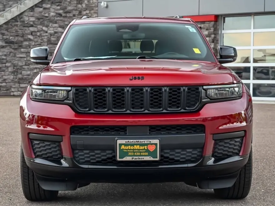 2022 Jeep Grand Cherokee Laredo Altitude photo 1
