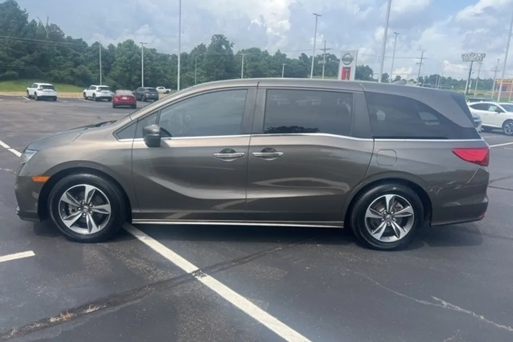 2020 Honda Odyssey Touring photo 1