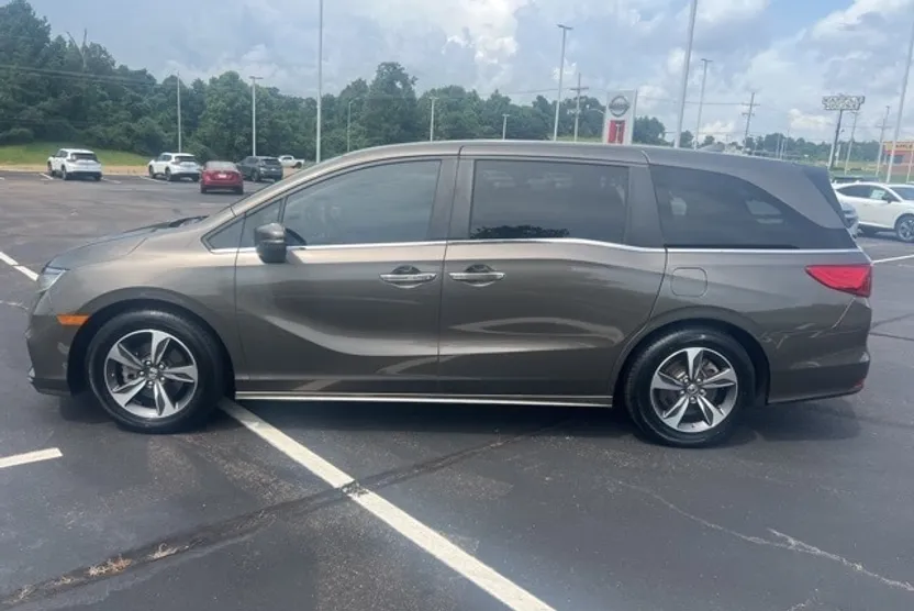 2020 Honda Odyssey Touring photo 1