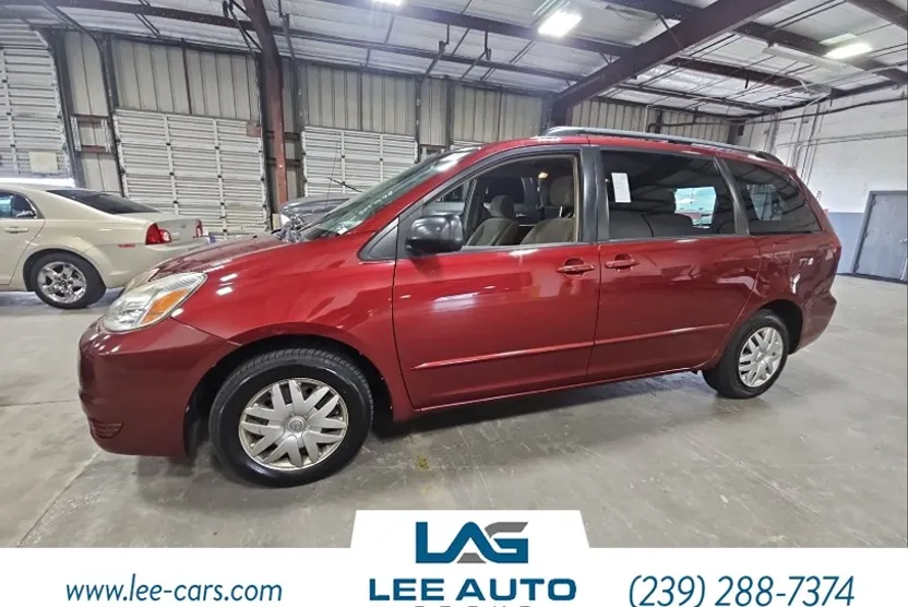 2005 Toyota Sienna LE photo 1