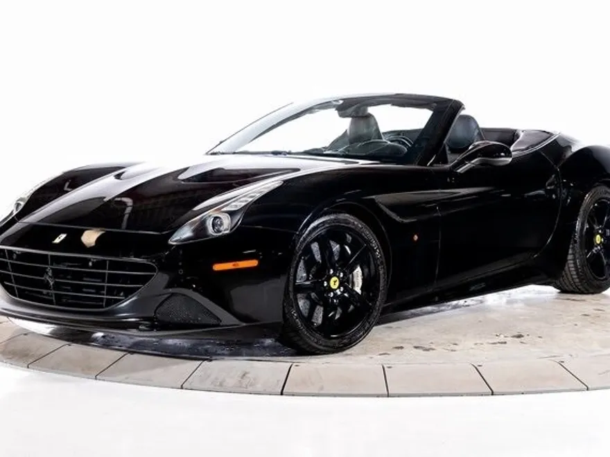 2017 Ferrari California T photo 1