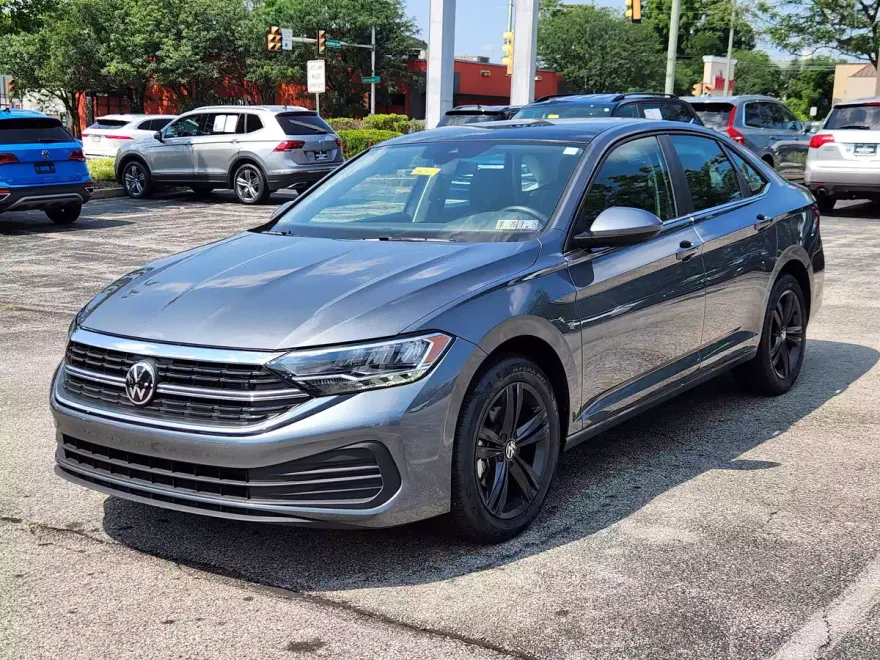 2024 Volkswagen Jetta SE photo 1
