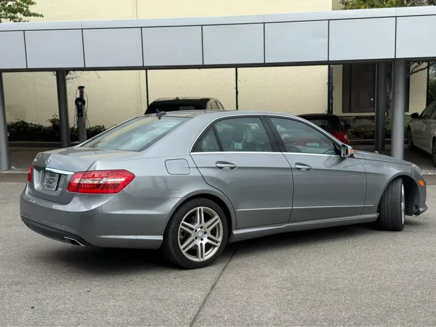 2010 Mercedes Benz E 350 photo 1