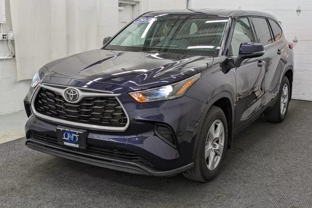 2022 Toyota Highlander L photo 1