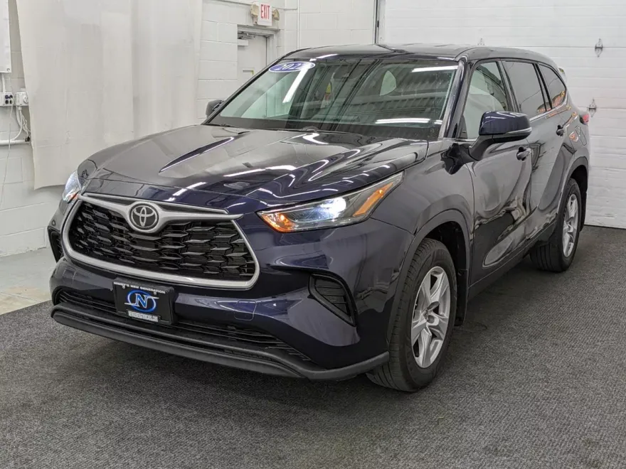 2022 Toyota Highlander L photo 1