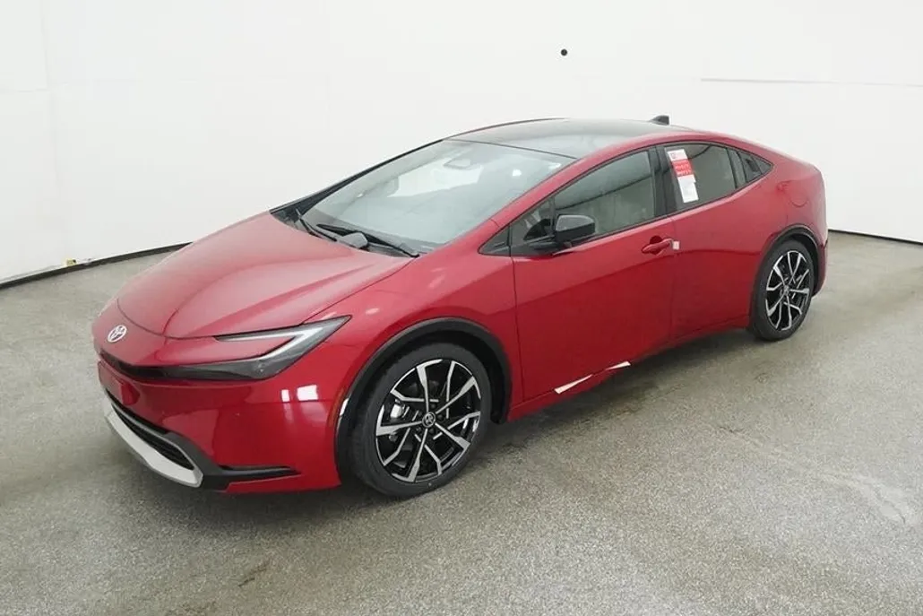 2025 Toyota Prius Plug-in Hybrid XSE photo 1