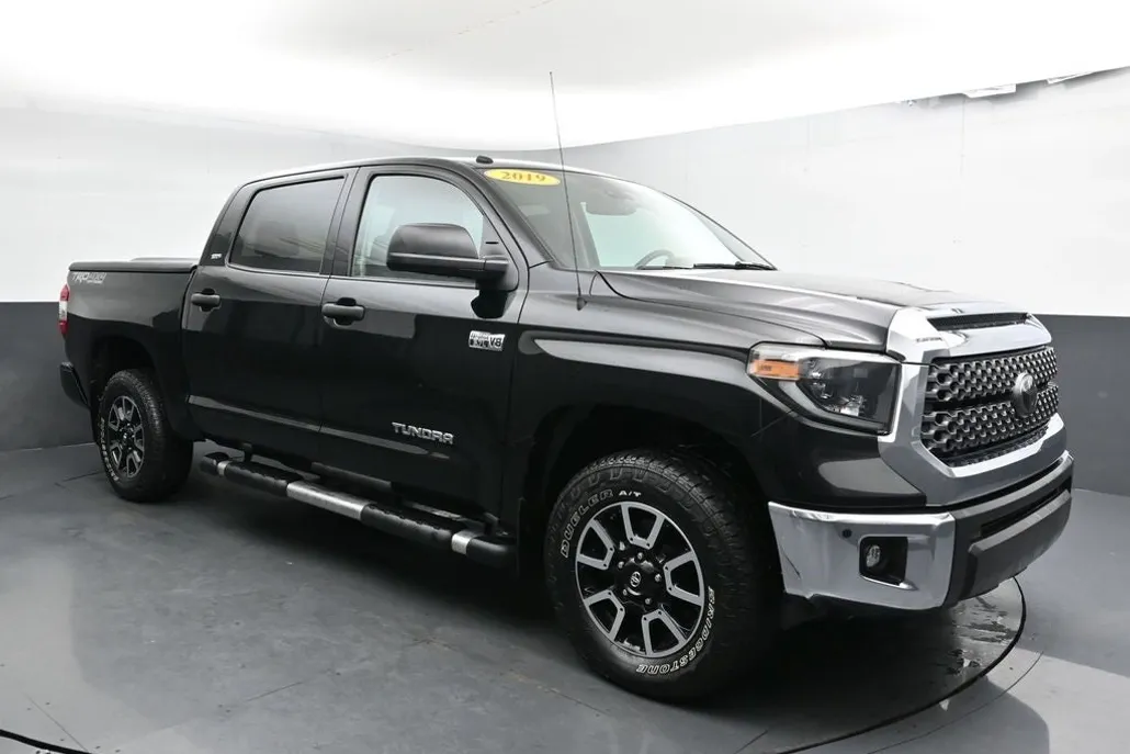 2019 Toyota Tundra SR5 CrewMax photo 1