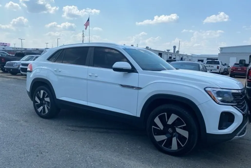 2024 Volkswagen Atlas Cross Sport SE Technology photo 1