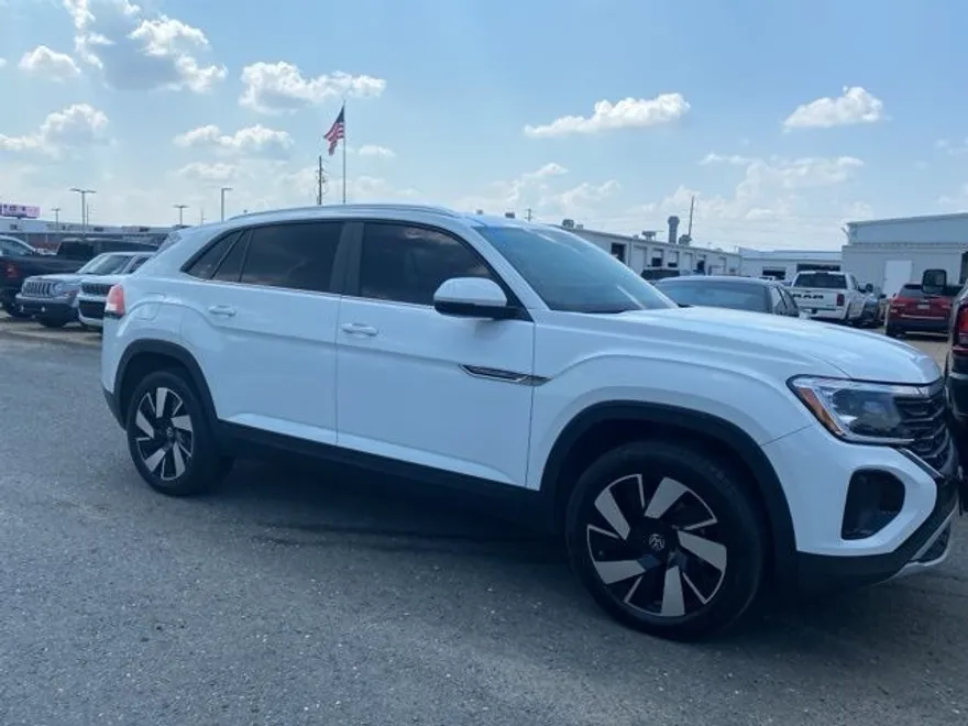 2024 Volkswagen Atlas Cross Sport SE Technology photo 1