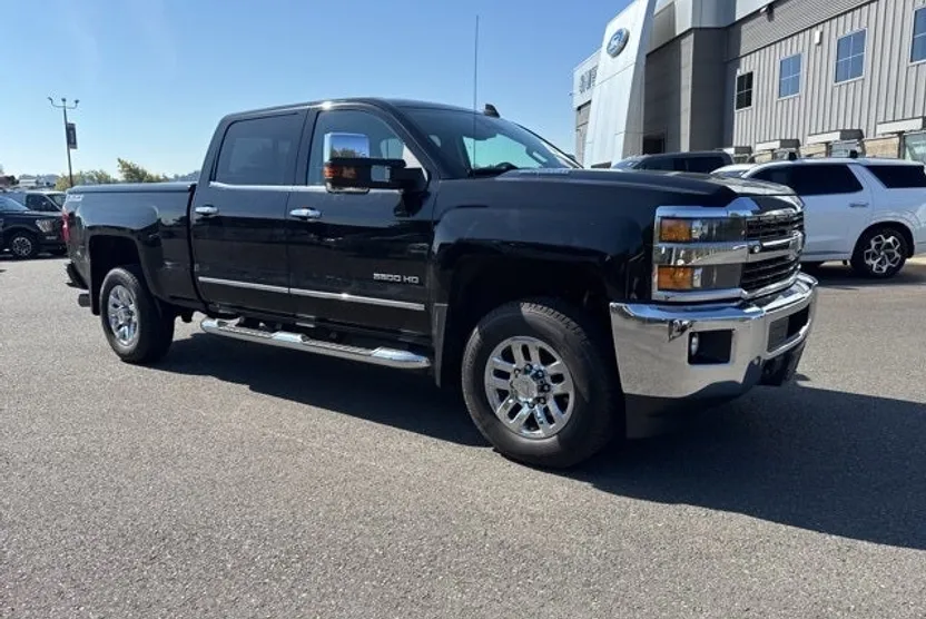 2016 Chevrolet Silverado 3500HD LTZ photo 1