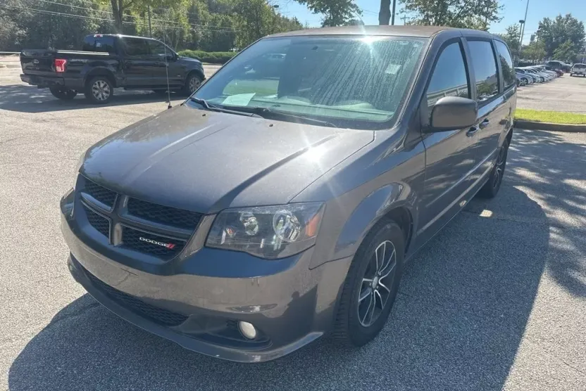 2016 Dodge Grand Caravan R/T photo 1