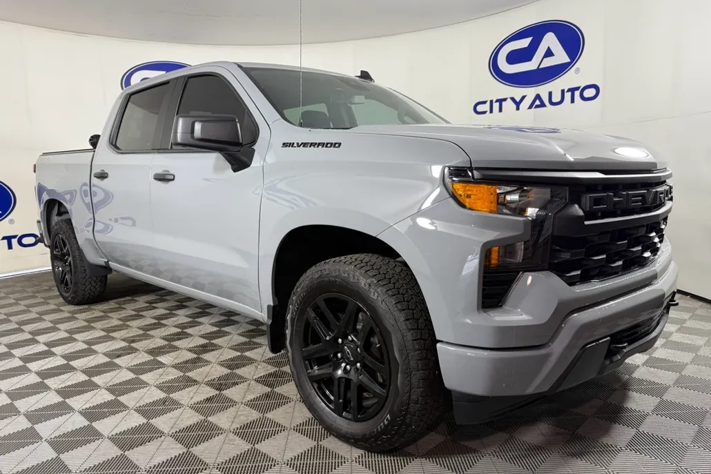 2024 Chevrolet Silverado 1500 Custom photo 1