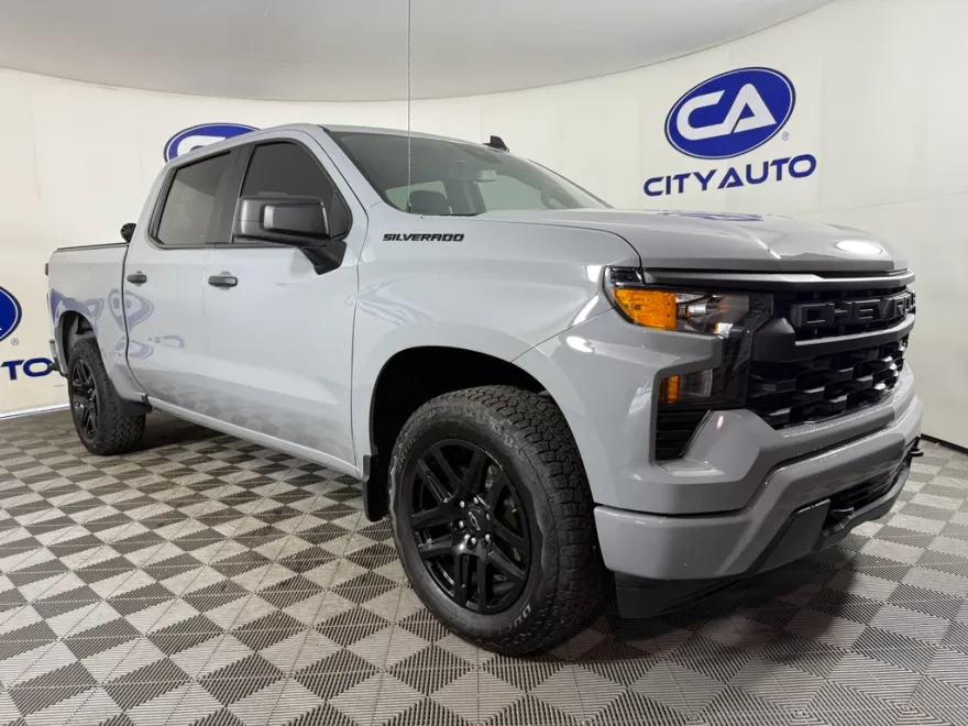 2024 Chevrolet Silverado 1500 Custom photo 1