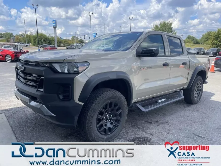 2023 Chevrolet Colorado Trail Boss photo 1